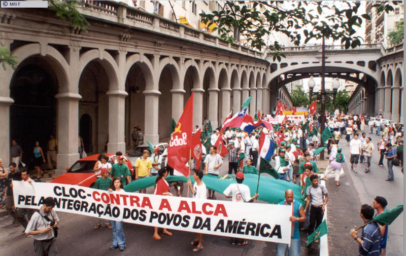 March of protest against ALCA (<em>Área de Livre Comércio das  ...