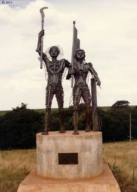 Monument in tribute to the Landless Rural Workers. <br />Encruzilhada  ...