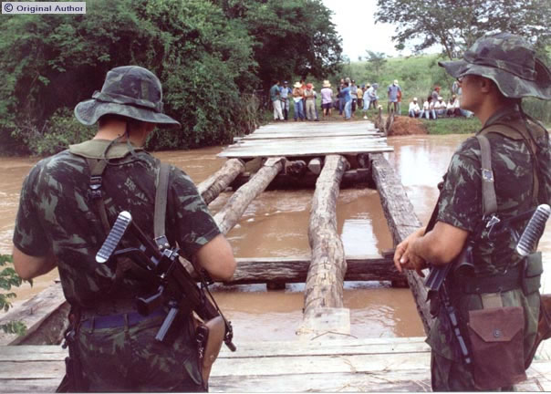 A fronteira entre o espaço de luta e resistência e a base militar  ...