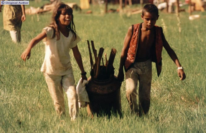 Crianças na quinta ocupação da fazenda São Bento. Mirante do  ...