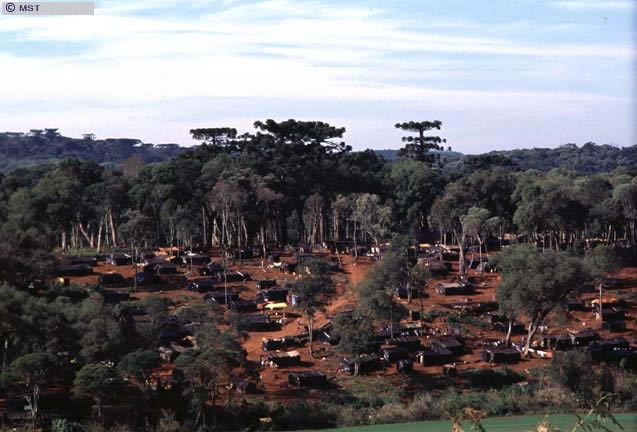 Vista geral do Acampamento Oziel Alves Pereira, na Fazenda Dissenha,  ...