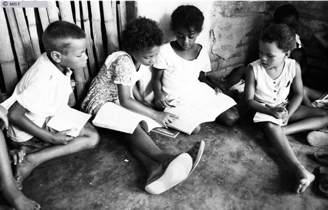 Escola do acampamento Zumbi, em São Mateus, Espírito Santo