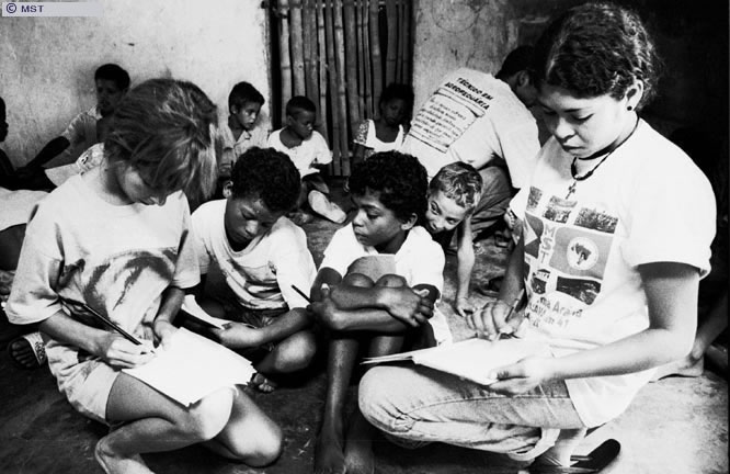 Escola do acampamento Zumbi, em Nova Venécia, Espírito Santo.