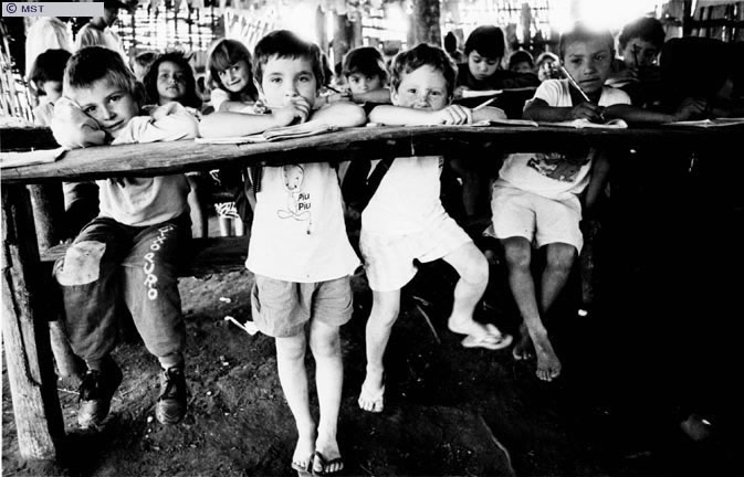 Escola do Acampamento Oziel Alves Pereira na Fazenda Dissenha em  ...