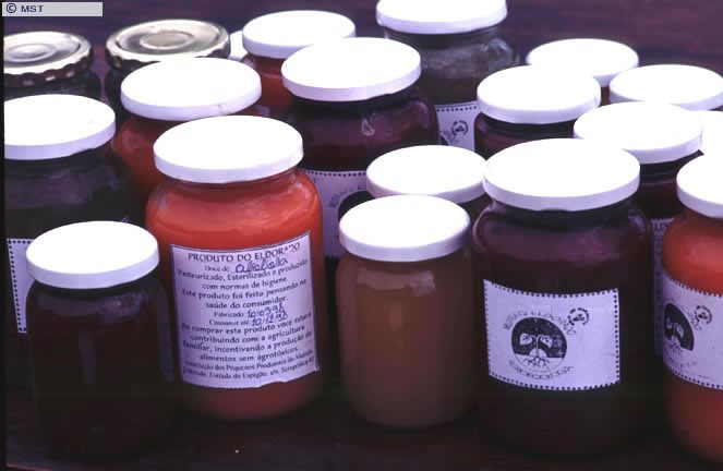 Doces e geléias produzidos pelo grupo de mulheres do Assentamento  ...