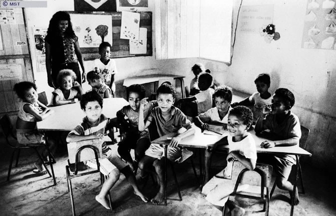 Escola do assentamento 1 de Junho, em Tumiritinga, Minas Gerais.