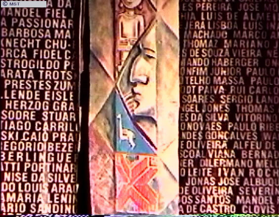 Detalhe de um painel comemorativo da identidade latino-americana,  ...